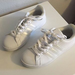 White Adidas Cloudfoam Advantage